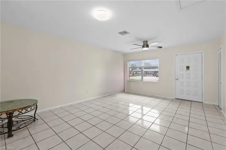 3/3 Side: Living Room.