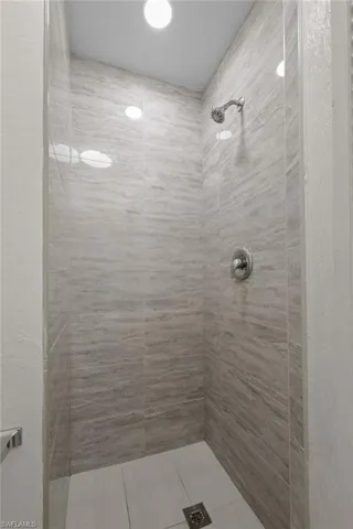 3/3 Side: Full bath with a tile shower