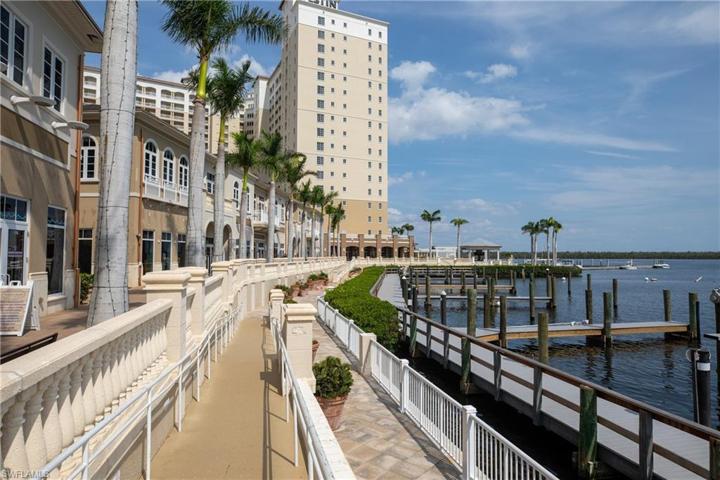 Tarpon Point shops and restaurants