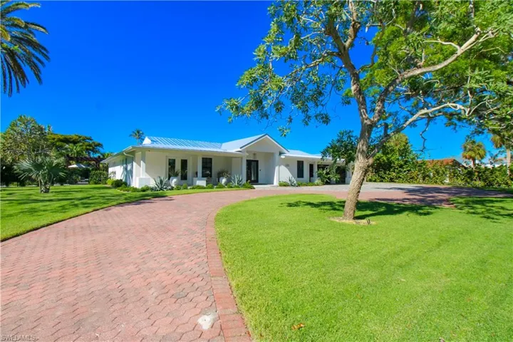 Ranch-style home with a front yard