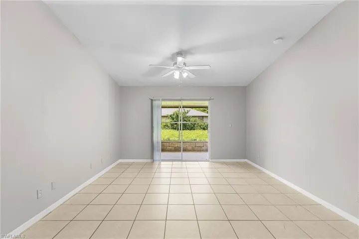 Unfurnished room featuring light tile patterned floors and a ceiling fan