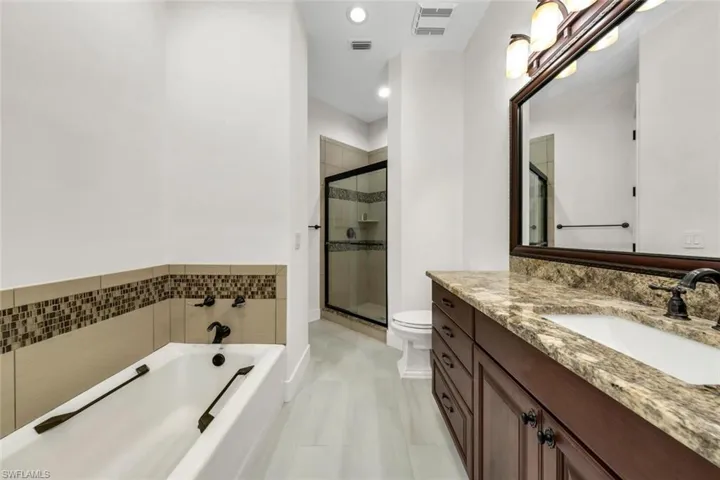 Guest bedroom 2 Bathroom