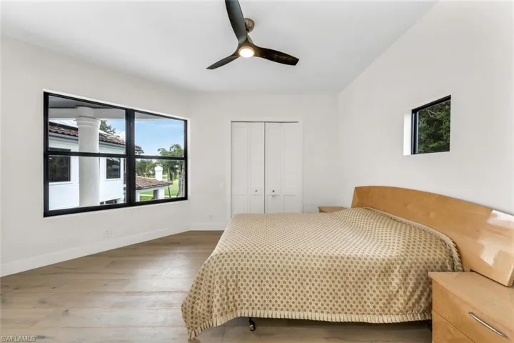 Upstairs guest bedroom 1 en-suite