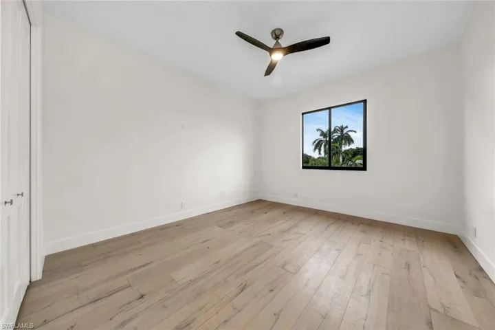Upstairs guest bedroom 2