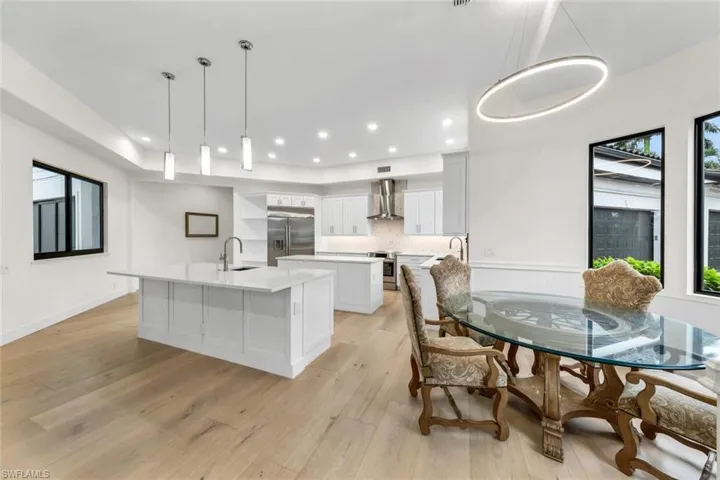 Kitchen breakfast area