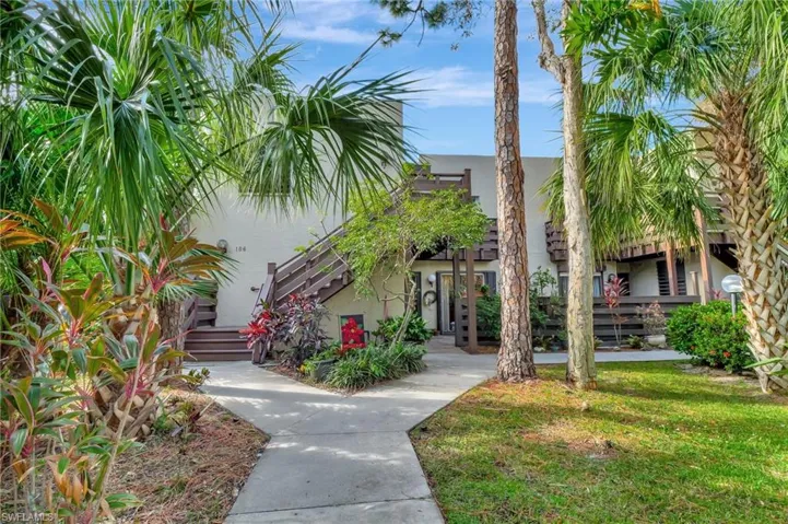 106  Pinebrook  DR, Fort Myers, FL 33907