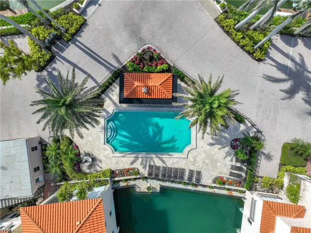 Venetian Villas fountain and community pool
