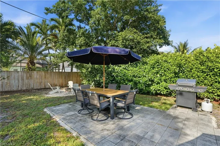 742  99th N AVE, Naples, FL 34108