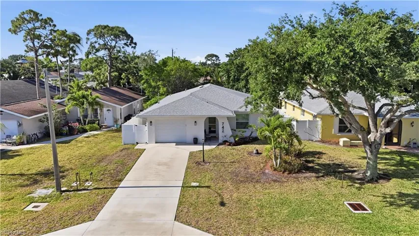 742  99th N AVE, Naples, FL 34108