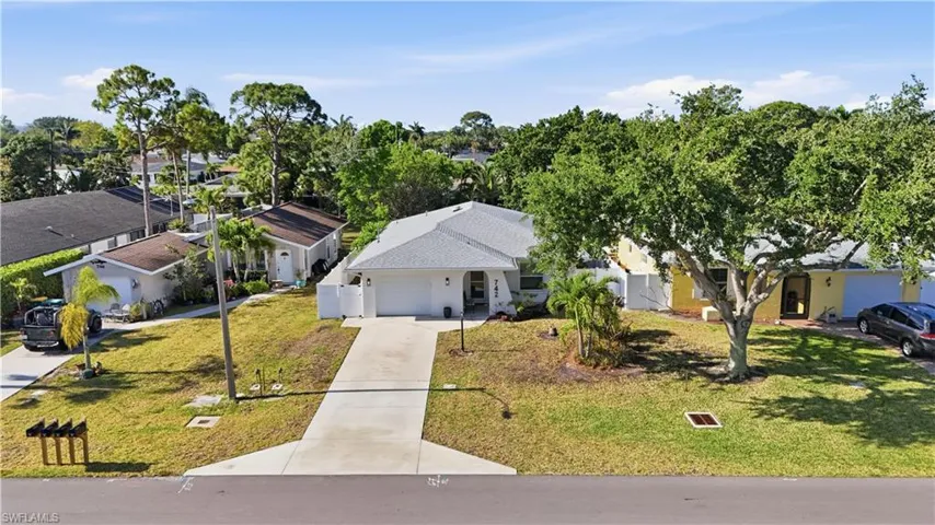 742  99th N AVE, Naples, FL 34108