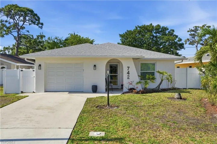 742  99th N AVE, Naples, FL 34108