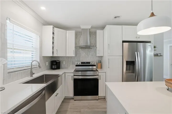 742  99th N AVE, Naples, FL 34108