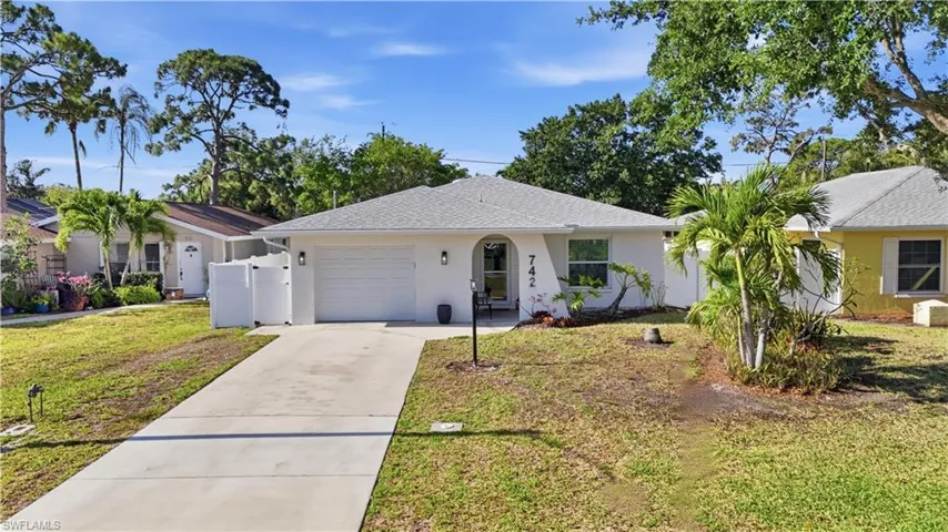 742  99th N AVE, Naples, FL 34108