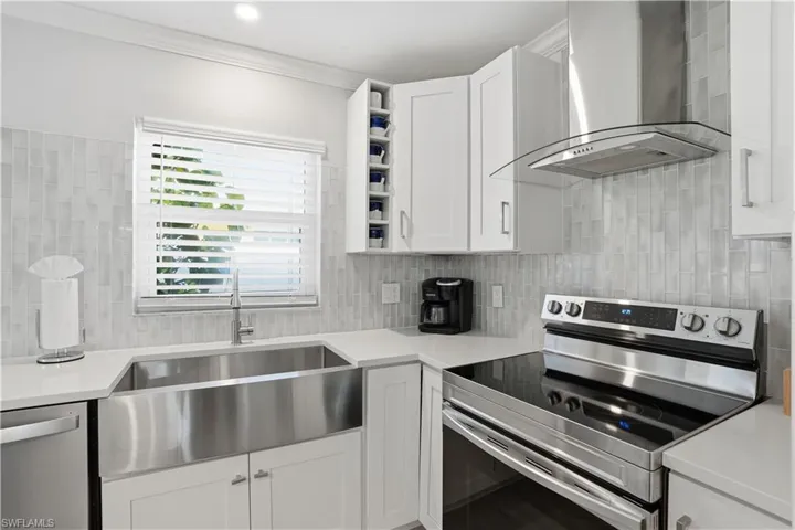 742  99th N AVE, Naples, FL 34108