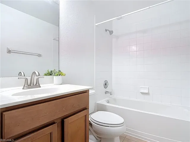 9101 Gervais Cir 1705, Naples, Florida 34120