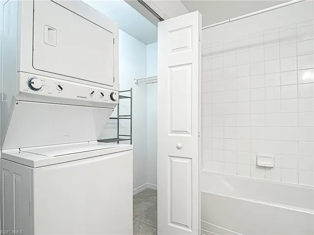 9101 Gervais Cir 1705, Naples, Florida 34120