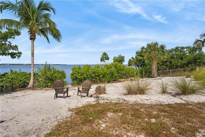 SAVONA BAY OFFERS A PRIVATE BEACH TO RELAX AND WATCH THE SUNSETS!