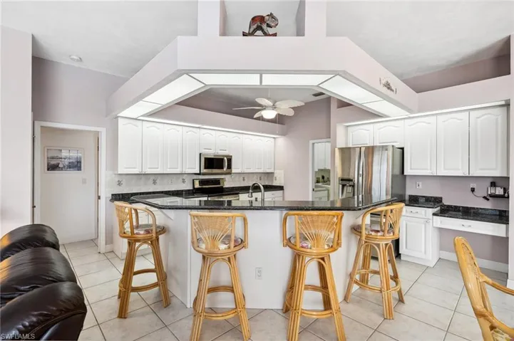Breakfast Bar on the Kitchen Island