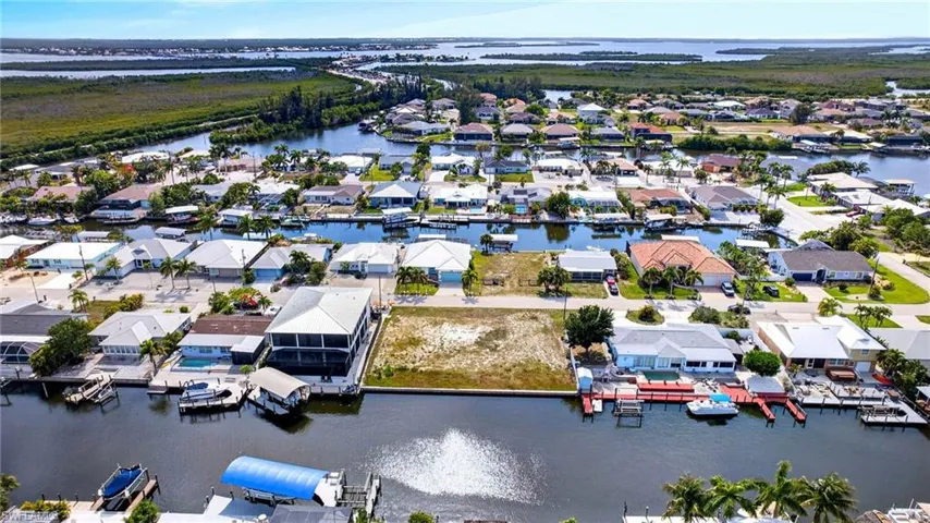 12262 Moon Shell Dr, Matlacha Isles, Florida 33991