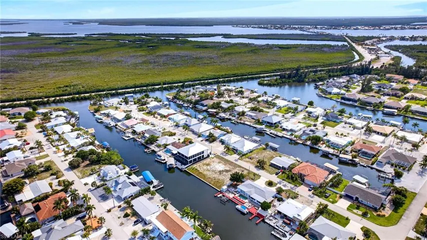12262 Moon Shell Dr, Matlacha Isles, Florida 33991