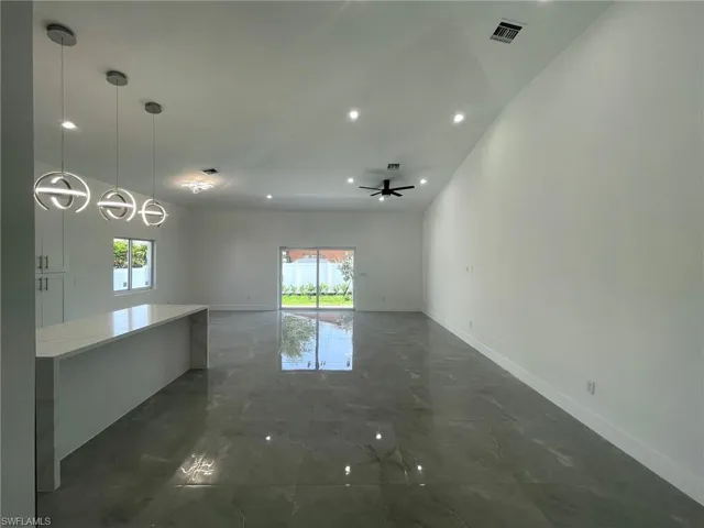 Tiled empty room with ceiling fan