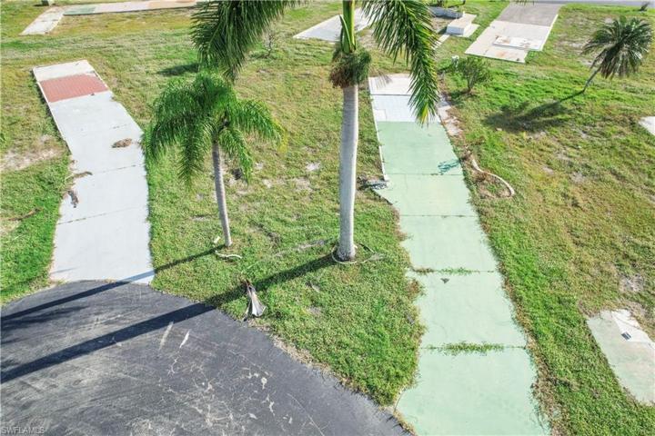 39  Dogwood  WAY, FORT MYERS, FL 33908