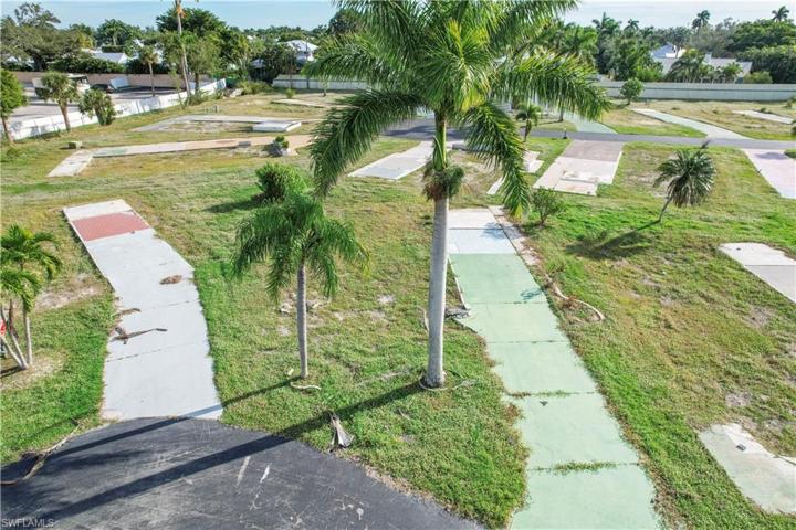 39  Dogwood  WAY, FORT MYERS, FL 33908