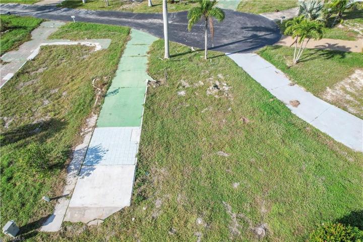 39  Dogwood  WAY, FORT MYERS, FL 33908