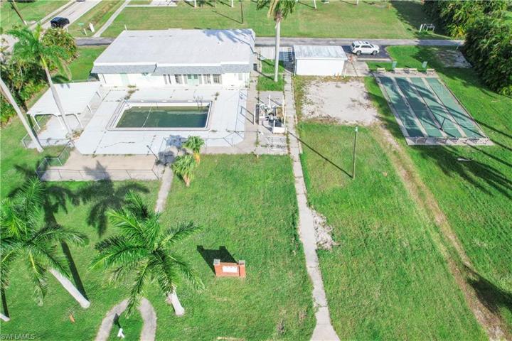 39  Dogwood  WAY, FORT MYERS, FL 33908