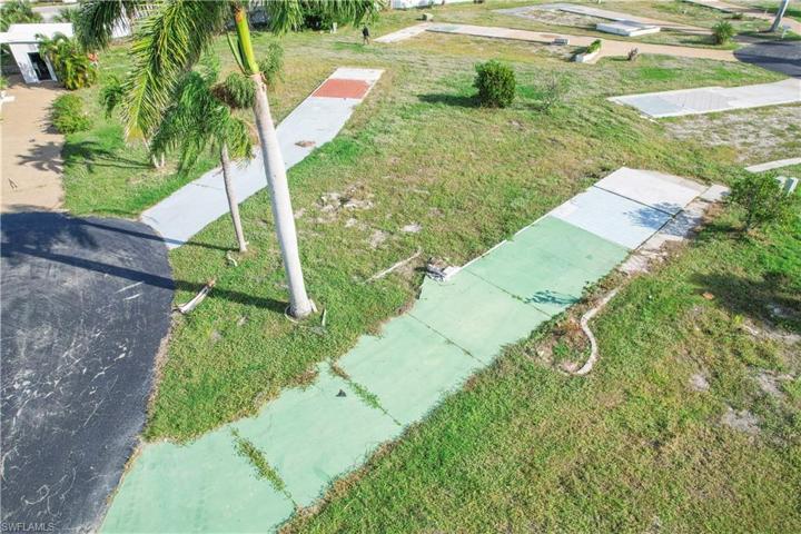 39  Dogwood  WAY, FORT MYERS, FL 33908