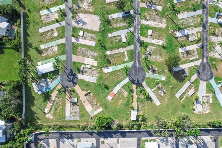 39  Dogwood  WAY, FORT MYERS, FL 33908