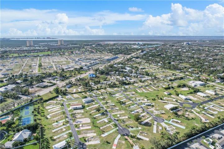 39  Dogwood  WAY, FORT MYERS, FL 33908