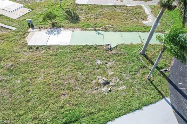 39  Dogwood  WAY, FORT MYERS, FL 33908