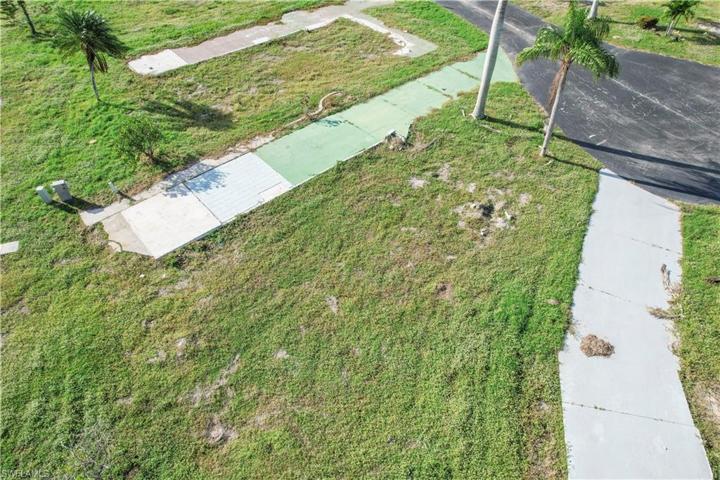 39  Dogwood  WAY, FORT MYERS, FL 33908