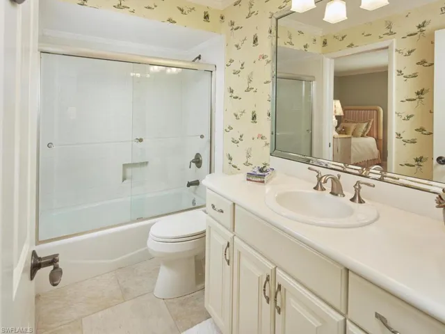Guest bathroom.
