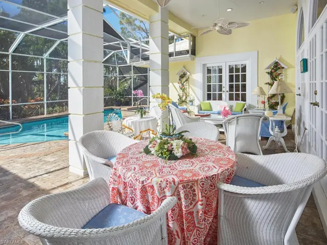 So much covered lanai space.  Dine first, swim later!