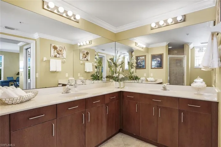 Ensuite Primary Bathroom