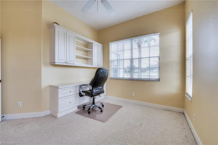 OFFICE/DEN WITH CLOSET