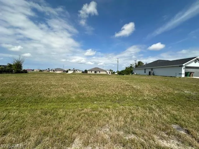 2037 NW 4th ST, CAPE CORAL FL 33993