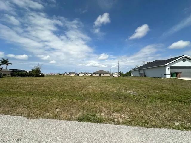 2037 NW 4th ST, CAPE CORAL FL 33993