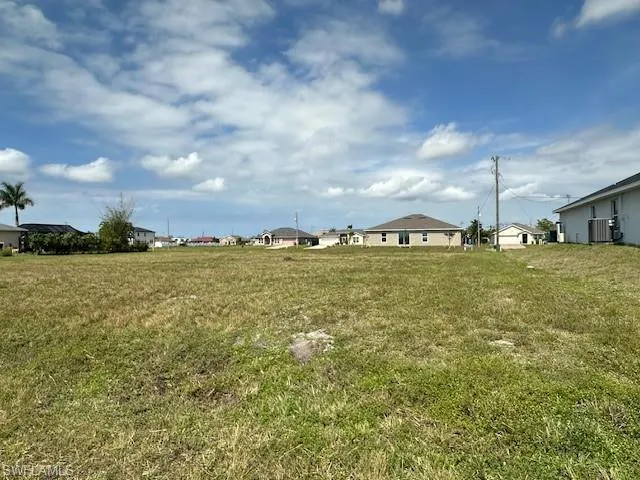 2037 NW 4th ST, CAPE CORAL FL 33993