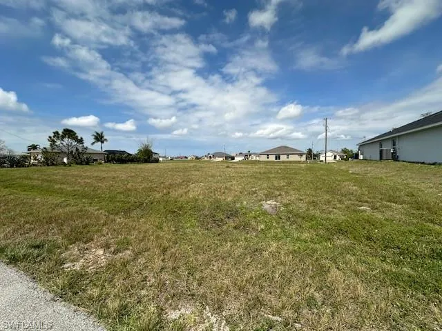 2037 NW 4th ST, CAPE CORAL FL 33993