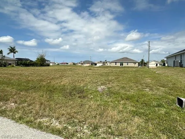 2037 NW 4th ST, CAPE CORAL FL 33993