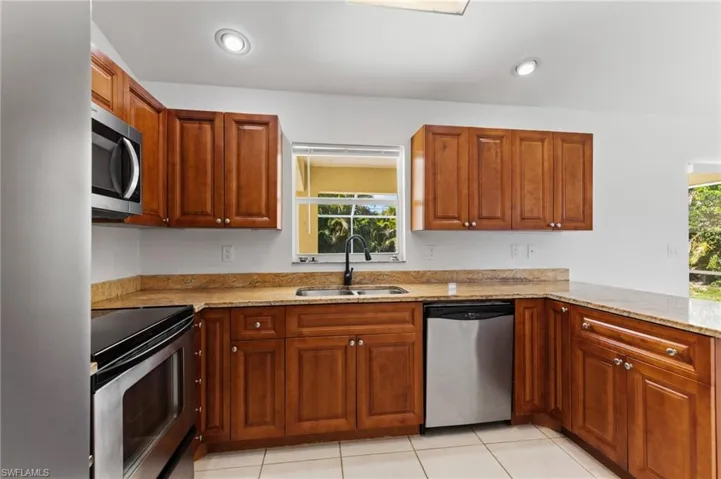 1514 Ne 2nd St, Cape Coral, Florida 33909