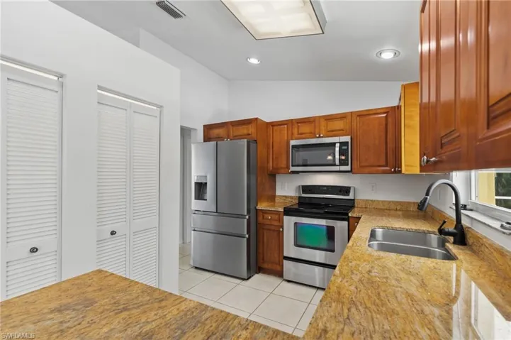 1514 Ne 2nd St, Cape Coral, Florida 33909