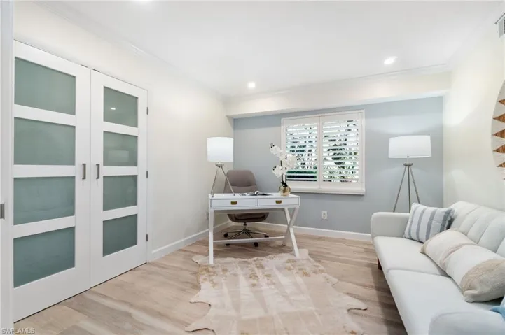 Versatile room with single panel doors