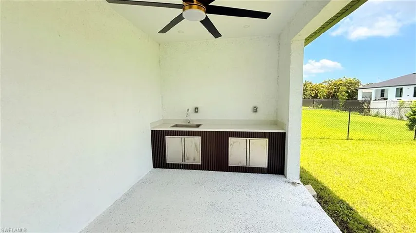 2827 Sw 2nd Ln, Cape Coral, Florida 33991