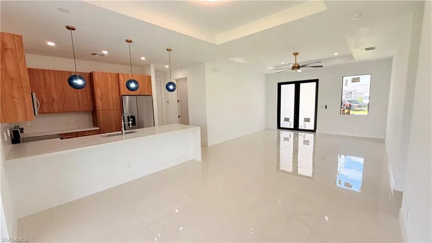 2827 Sw 2nd Ln, Cape Coral, Florida 33991