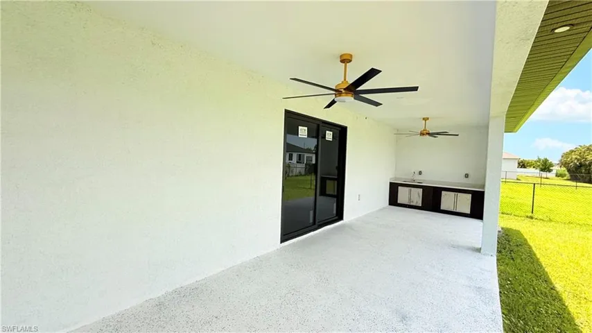 2827 Sw 2nd Ln, Cape Coral, Florida 33991