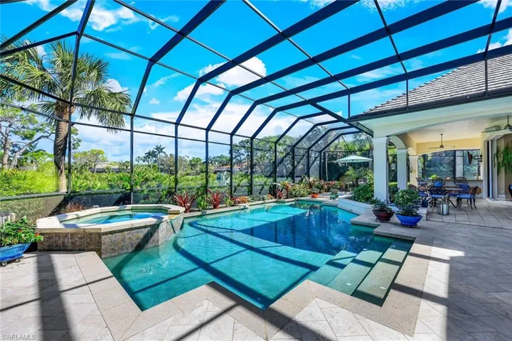 Sunset cocktails or morning coffee? A family barbecue? The possibilities are endless!